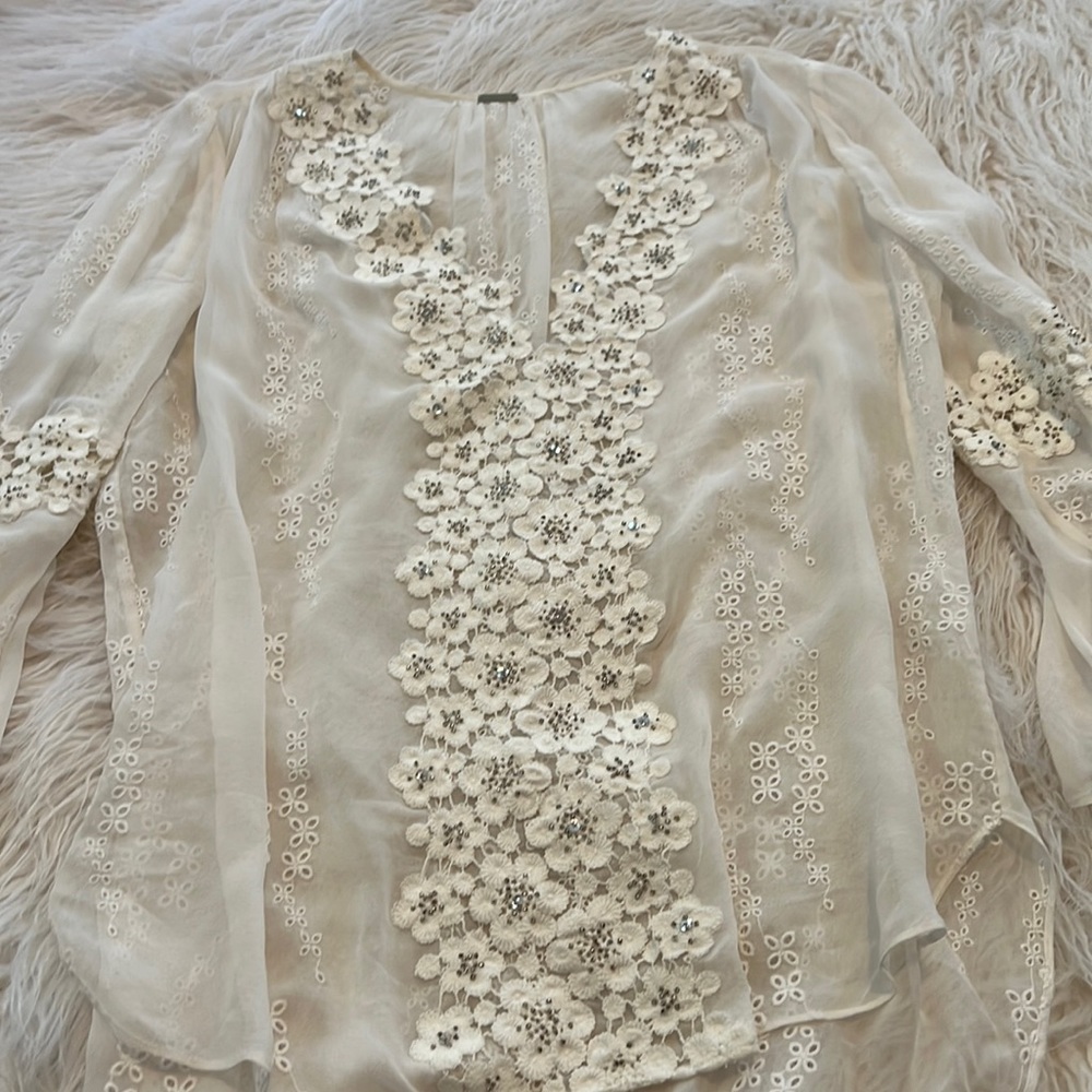 Elie Tahari sheer white blouse with flower appliqué on the front & sleeves